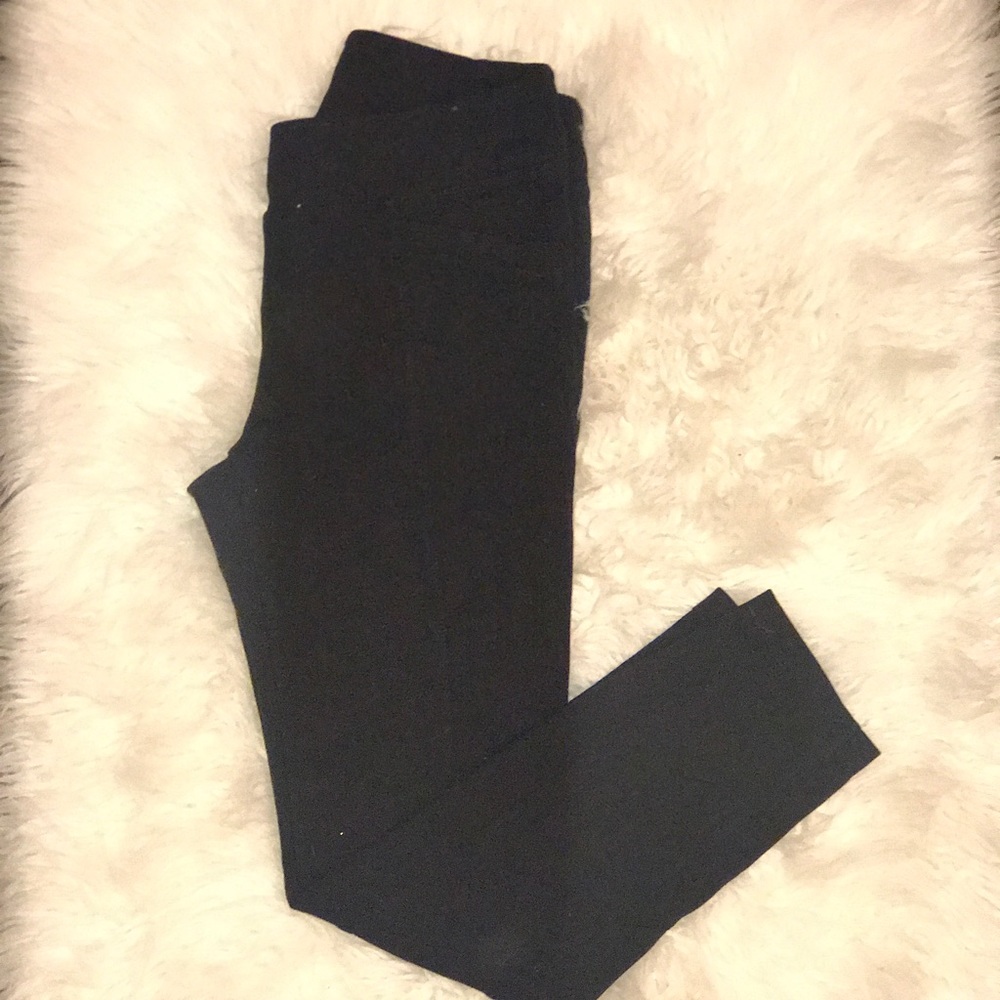 Black Athleta Cropped Bottoms